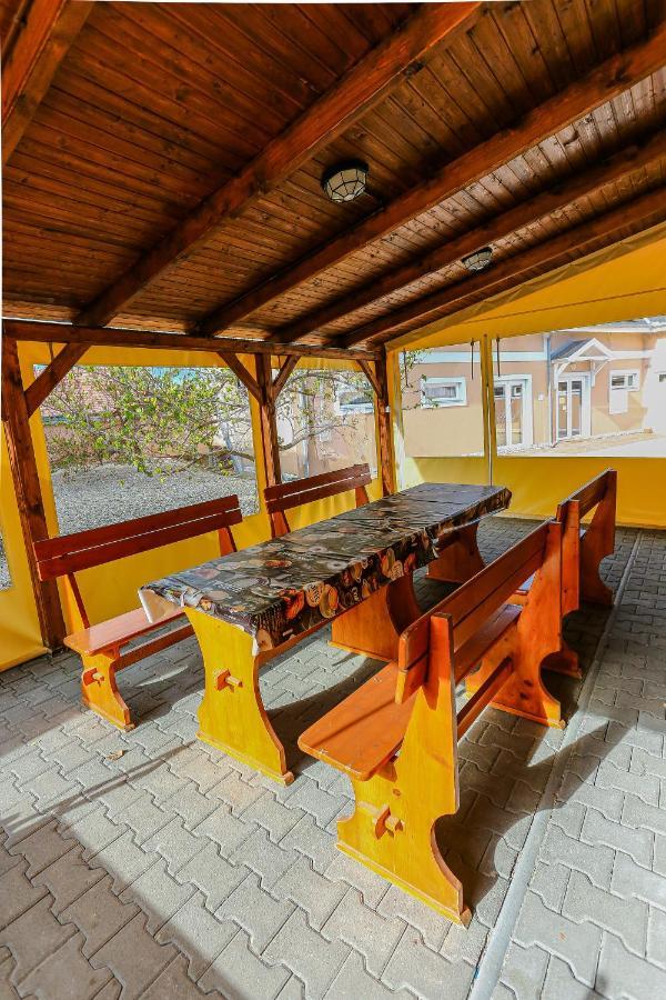Gárdi Apartman Szekszárd Exterior foto