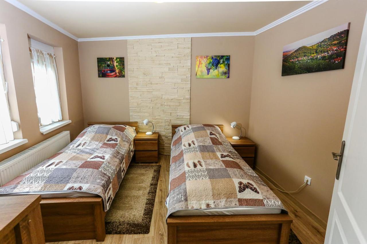 Gárdi Apartman Szekszárd Exterior foto