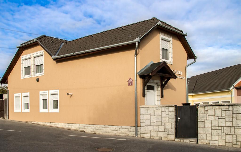 Gárdi Apartman Szekszárd Exterior foto
