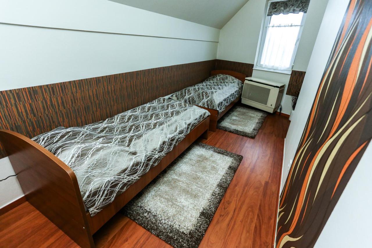 Gárdi Apartman Szekszárd Exterior foto