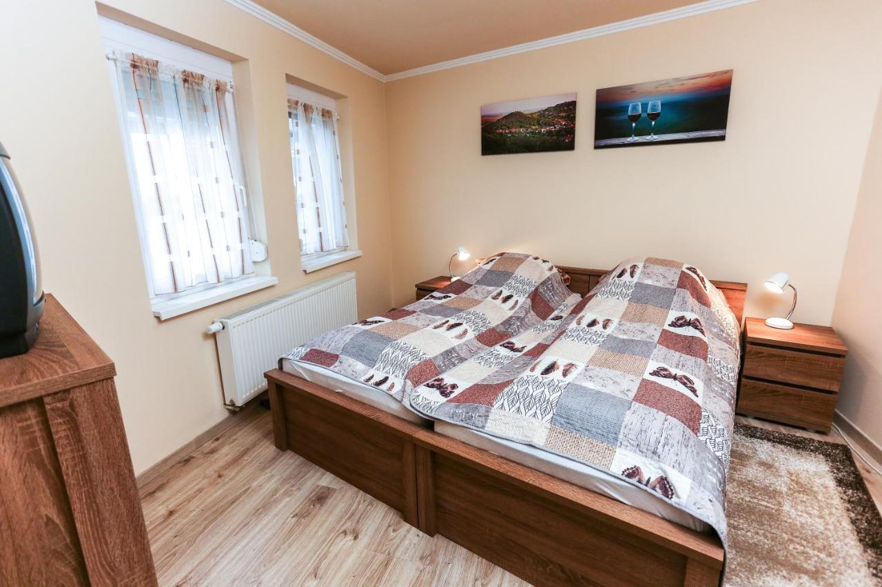 Gárdi Apartman Szekszárd Exterior foto